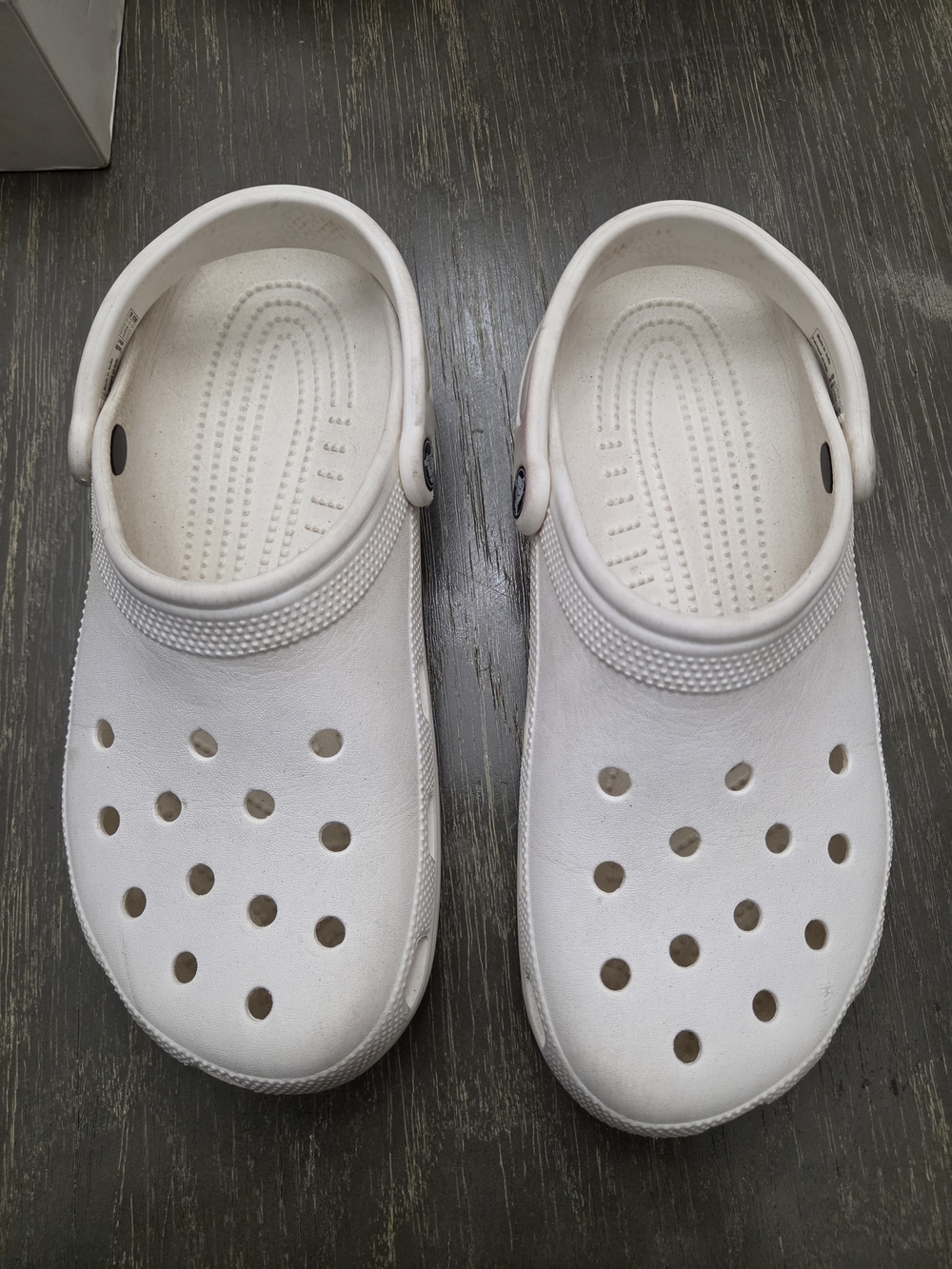 CROCS Men’s Classic Clog in White. Sandals Beach